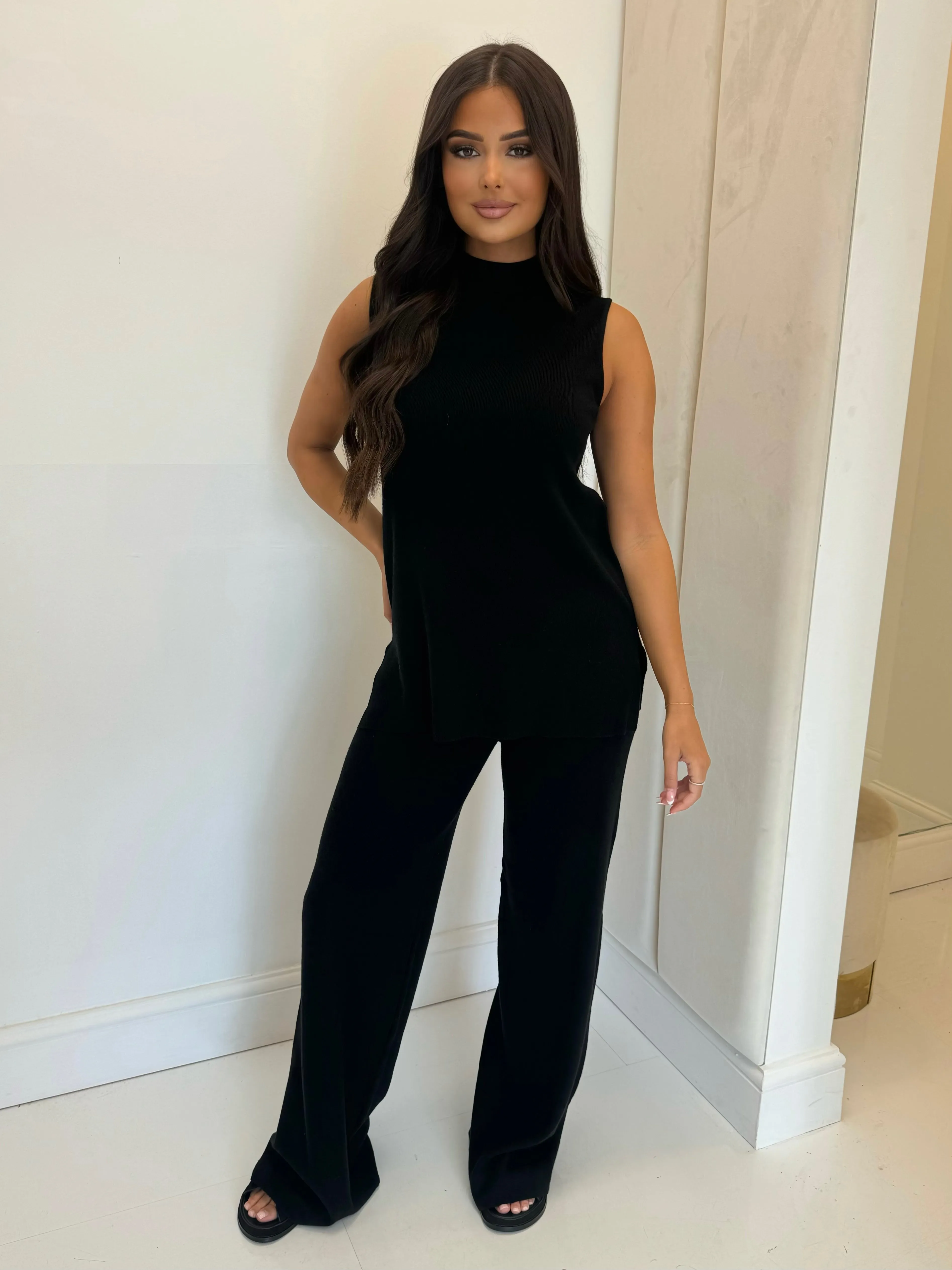 Lrya black sleeveless 2 piece set
