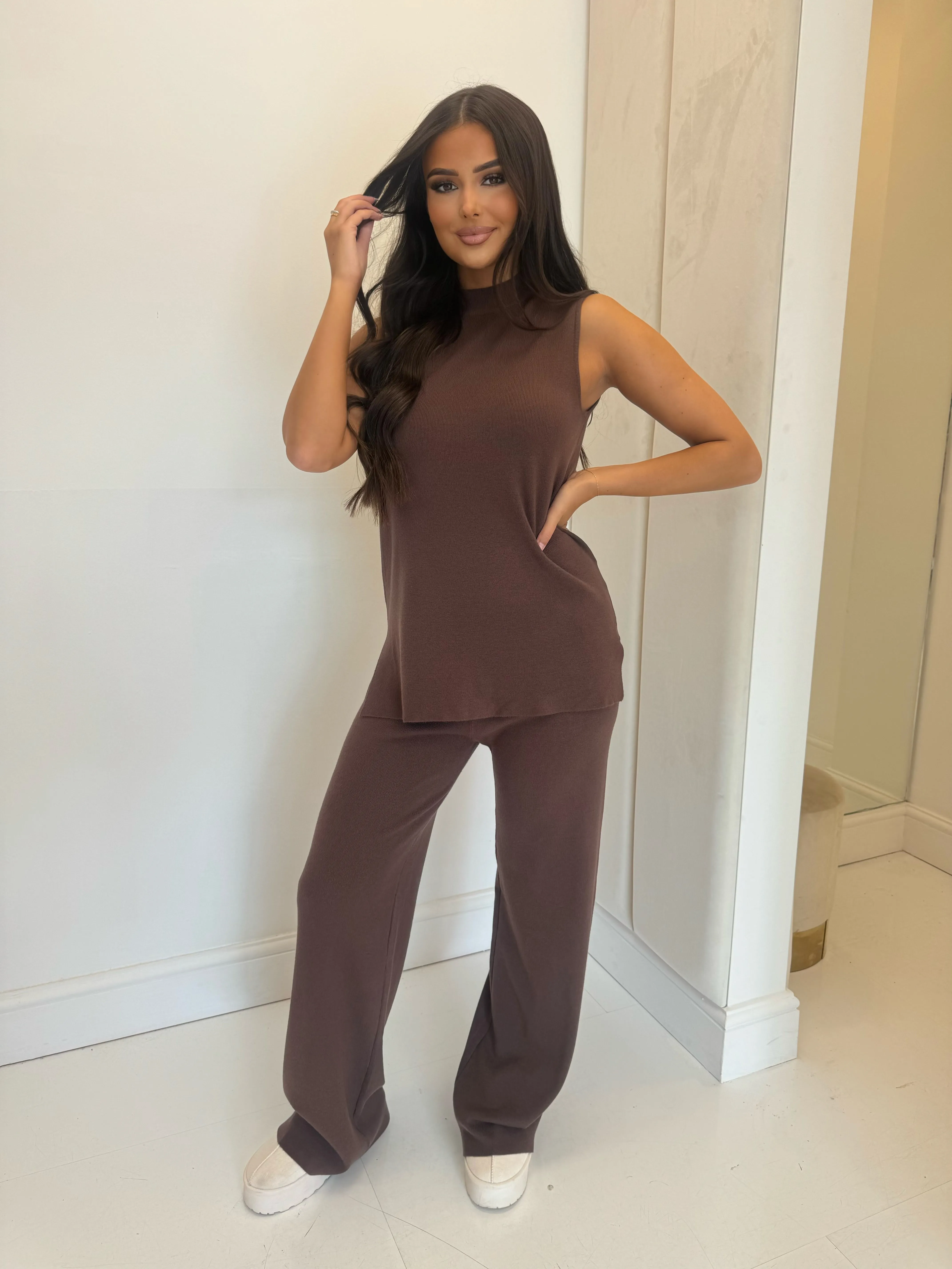 Lrya chocolate sleeveless 2 piece set