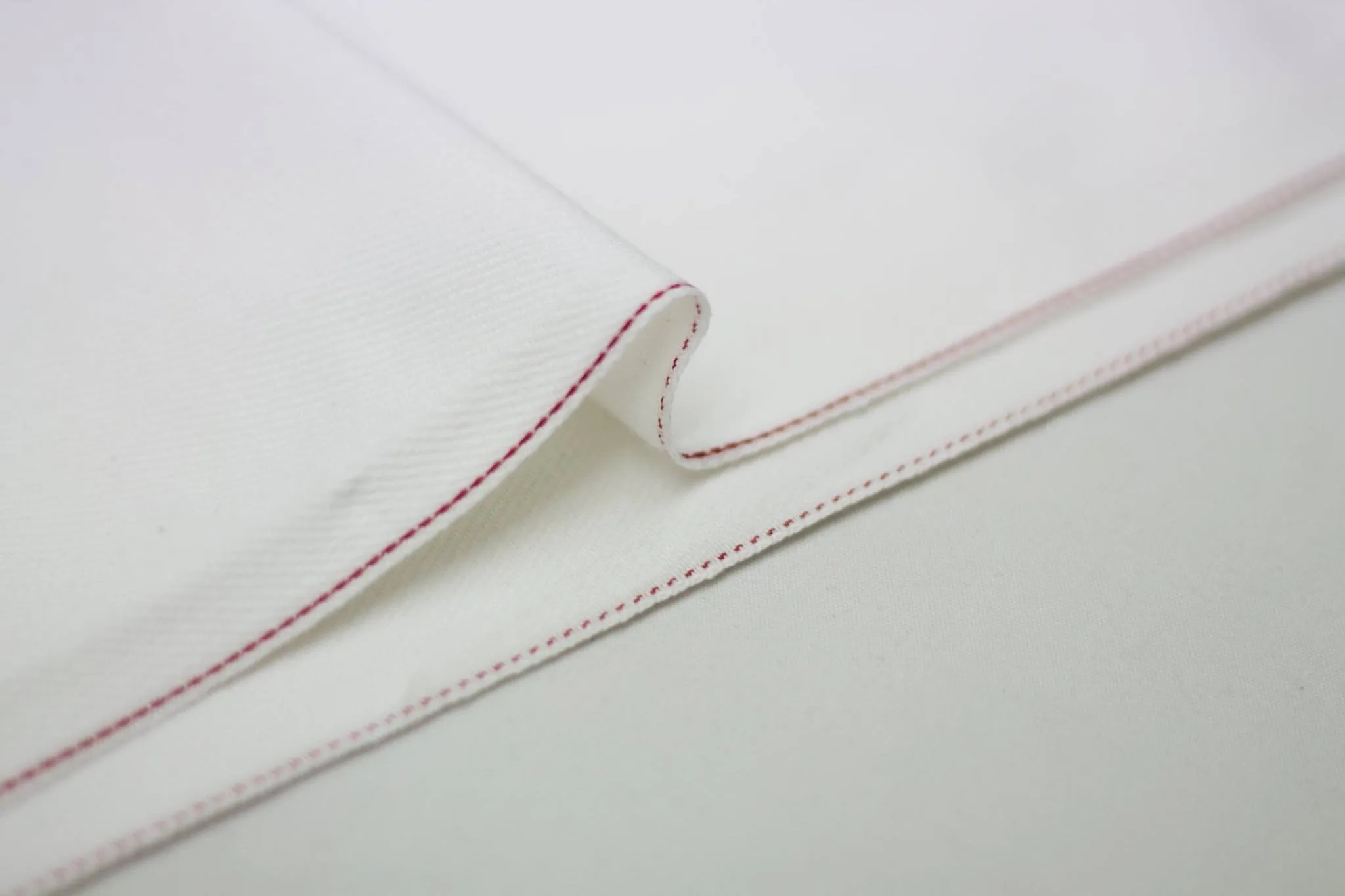 WHITE DENIM DOTTED RED SELVEDGE